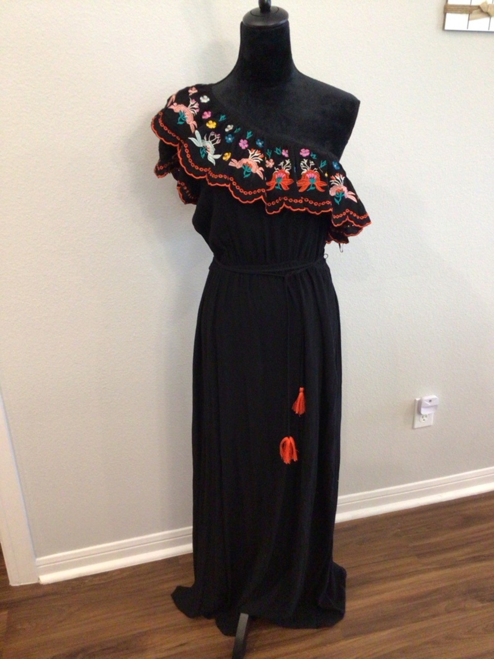 Lulumari Black One-Shoulder Embroidered Maxi Dress